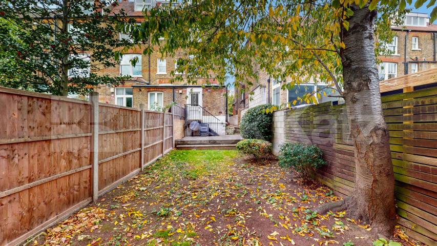 Modern Garden Flat Compayne Gardens, South Hampstead